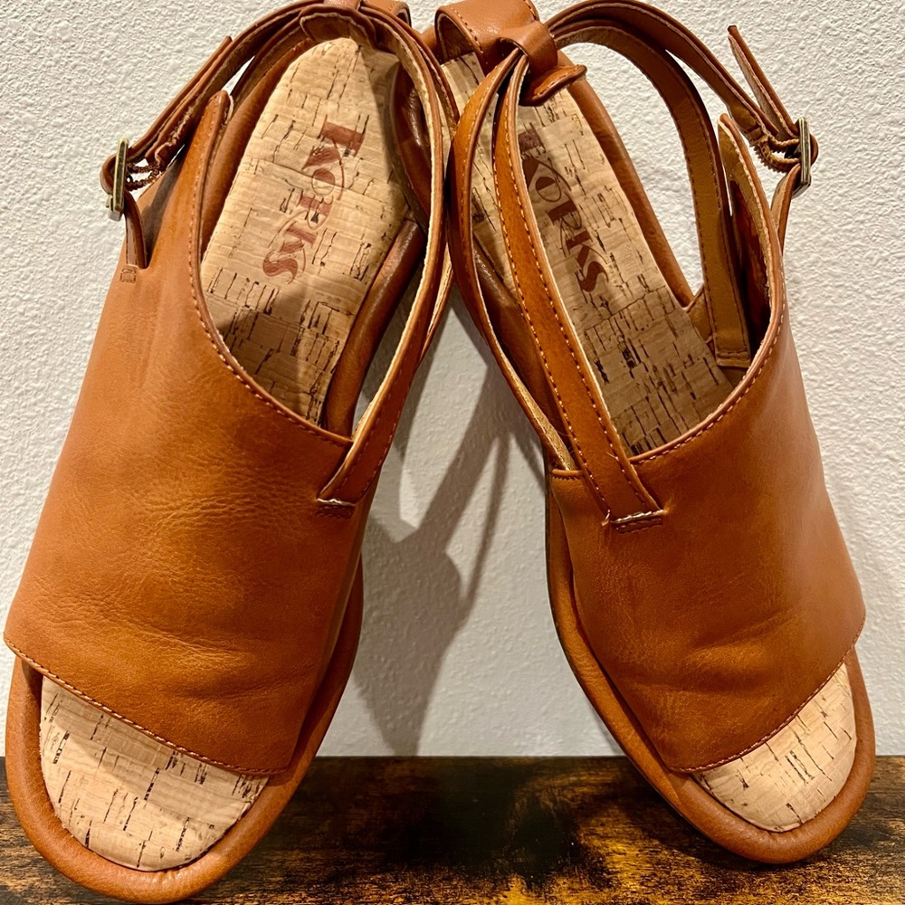“Korks” brown leather flats perfect for that spring/summer outfit